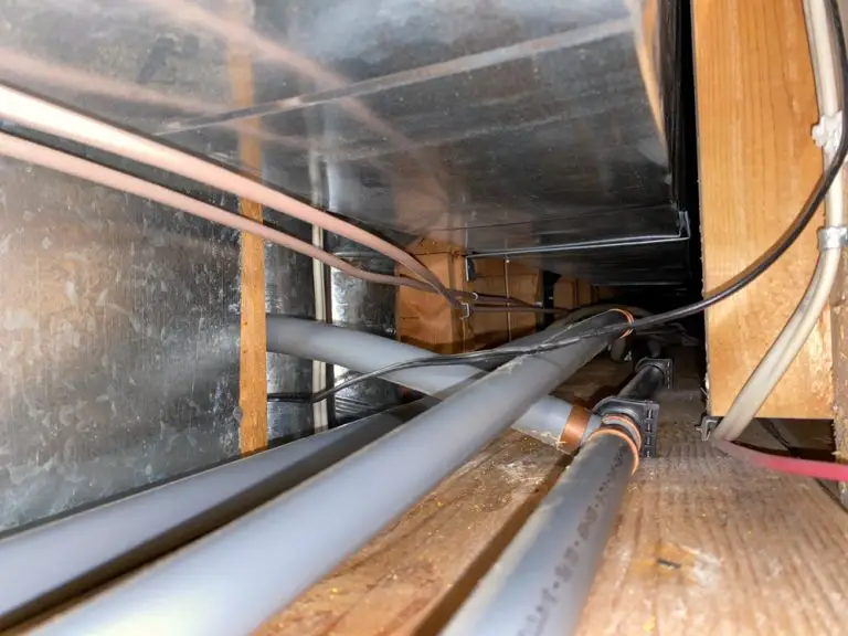 7 Warning Signs of Poly B Plumbing (And What Homeowners Must Know)